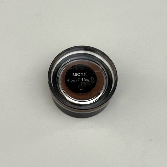 Hailey Bieber highlighter - Picture 5 of 5